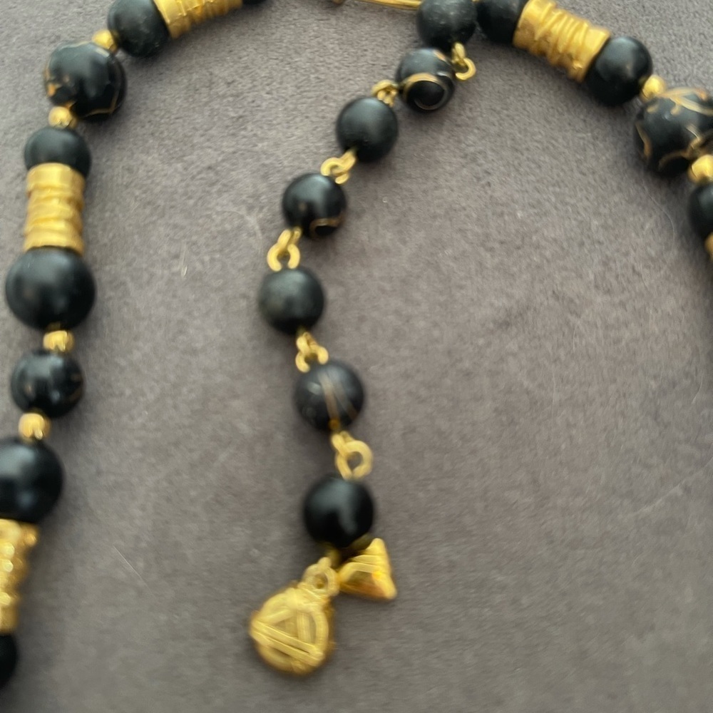 VINTAGE LCI LIZ CLAIBORNE Signed Black/Gold Necklace - Picture 3 of 3